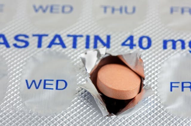 In the Old and Very Old, Statins Appear Safe for Primary CVD Prevention / image credit 